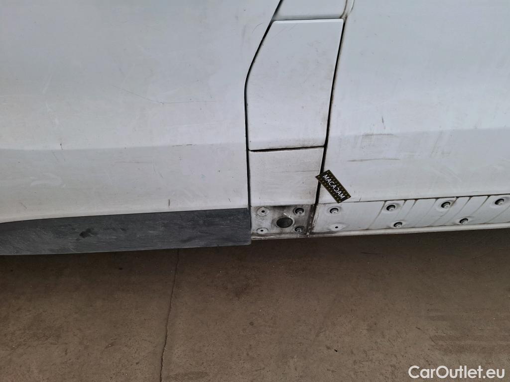  Renault  Trafic  III Fourgon L2H1 3T Confort 2.0 dCi 130CV BVM6 E6d #156