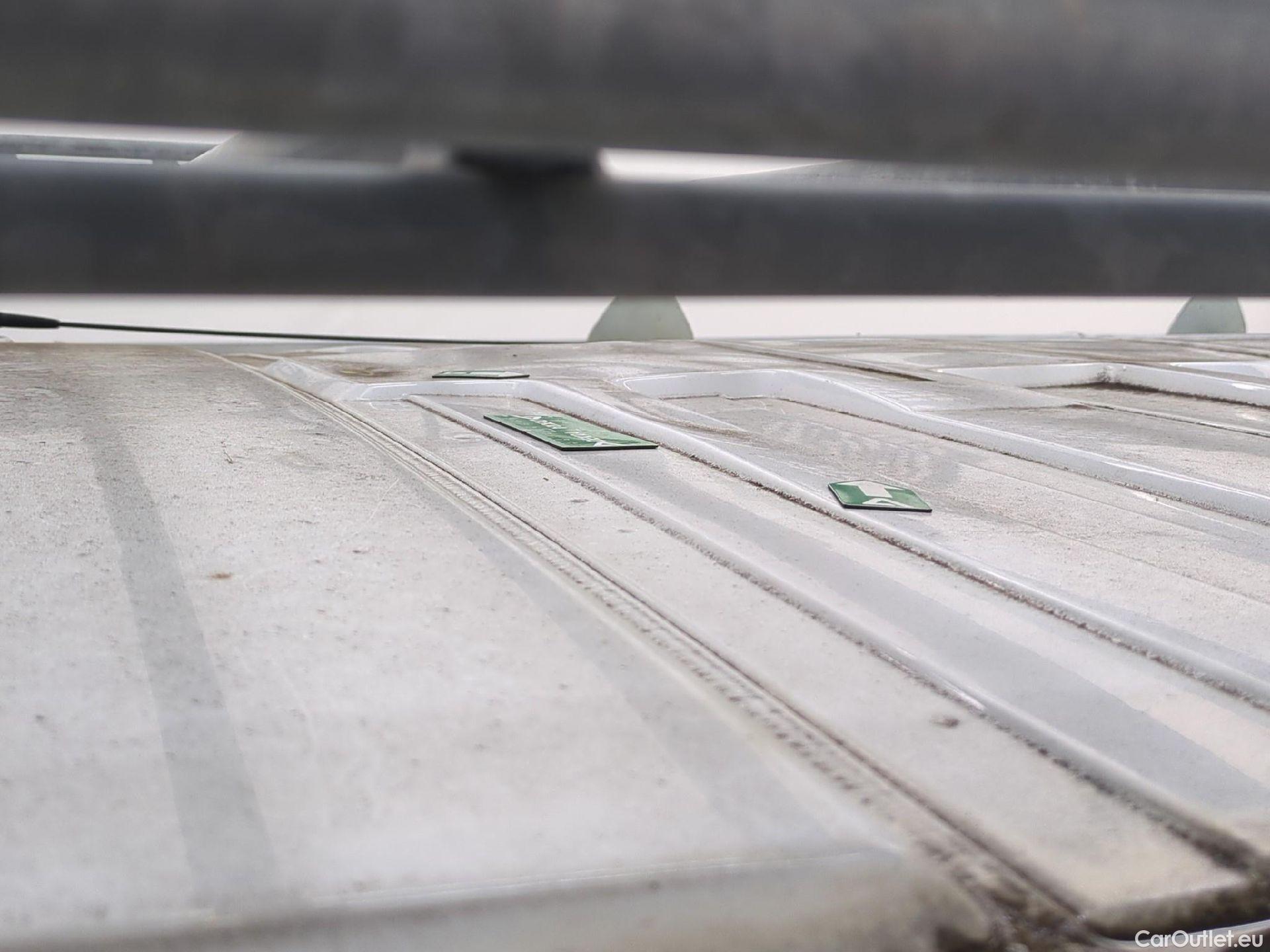  Renault  Trafic RENAULT  VU 4p Fourgon FG GCF L1H1 1000 dCi 95 E6 #32