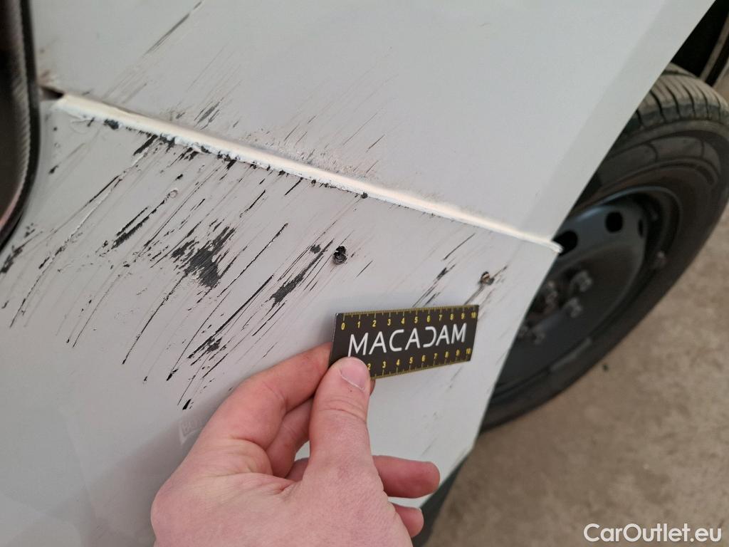  Renault  Trafic  III Fourgon L2H1 3T Confort 2.0 dCi 130CV BVM6 E6d #36