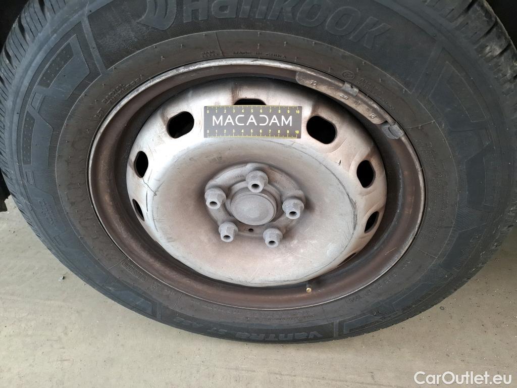  Renault  Trafic  III Fourgon L2H1 3T Confort 2.0 dCi 130CV BVM6 E6d #171