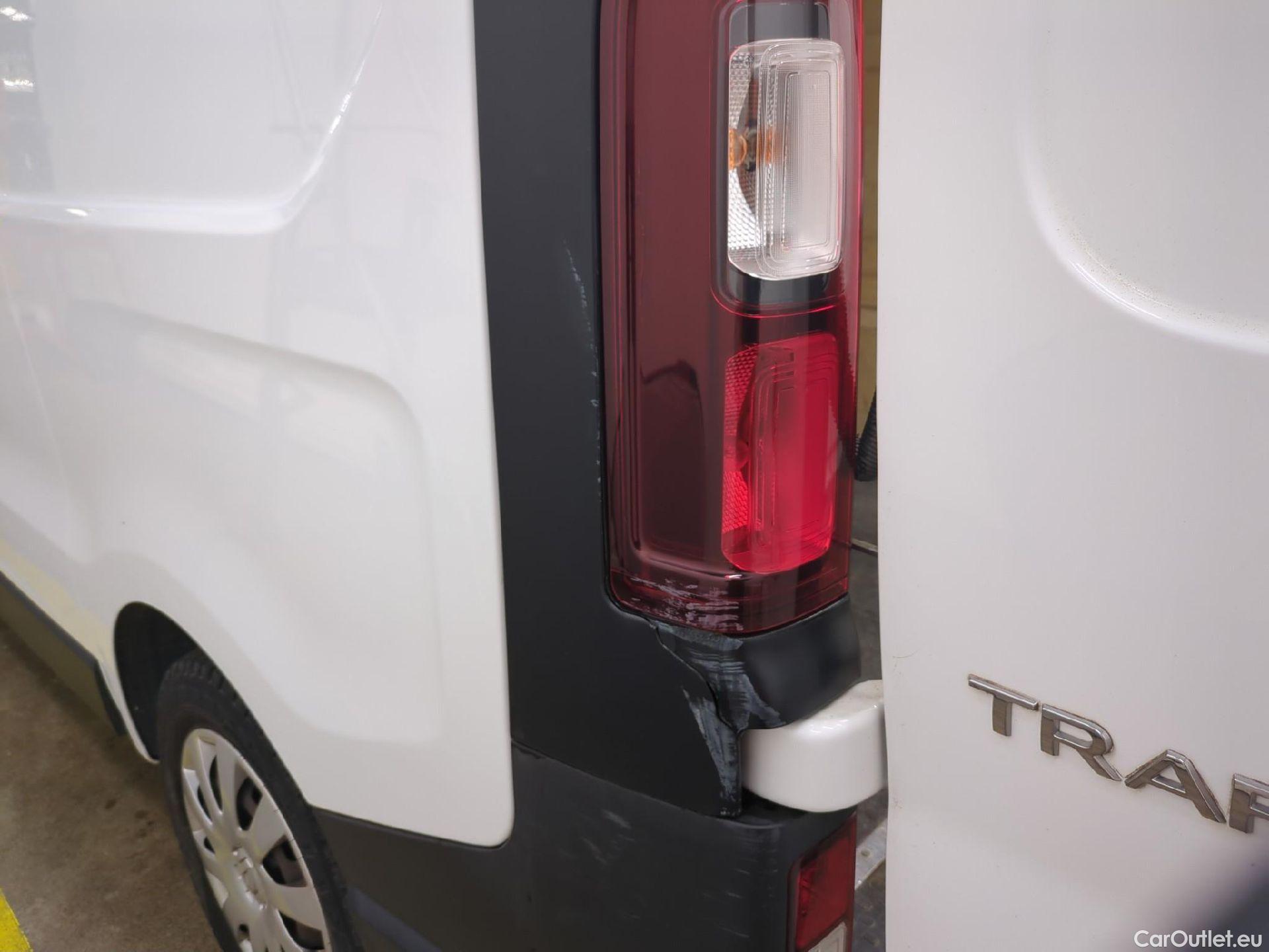  Renault  Trafic RENAULT  VU 4p Fourgon FG GCF L1H1 1000 dCi 95 E6 #48