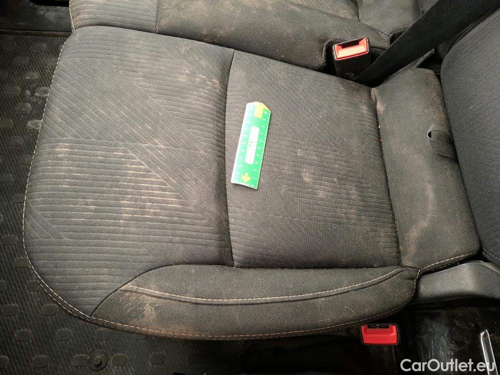  Renault  Trafic  III Fourgon L2H1 3T Grand Confort 2.0 dCi 130CV BVM6 E6d #33