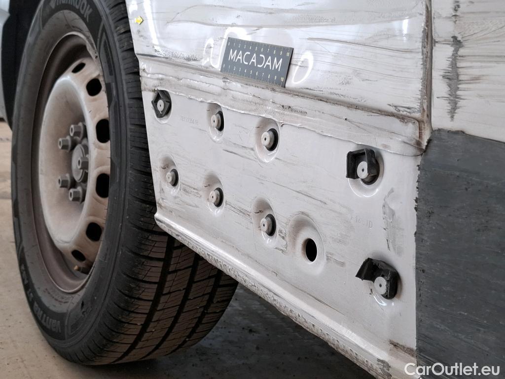  Renault  Trafic  III Fourgon L2H1 3T Confort 2.0 dCi 130CV BVM6 E6d #17