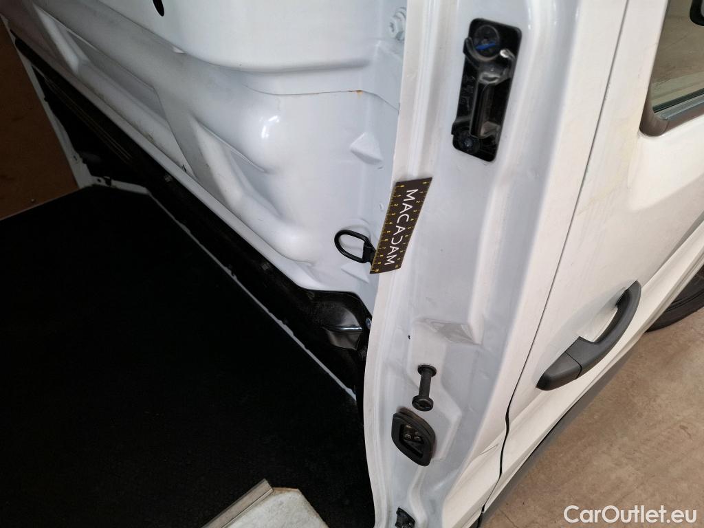  Renault  Trafic  III Fourgon L2H1 3T Confort 2.0 dCi 130CV BVM6 E6d #133