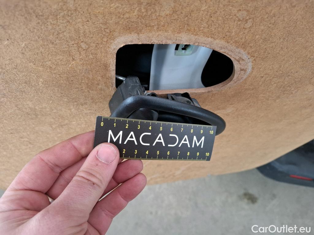  Renault  Trafic  III Fourgon L2H1 3T Confort 2.0 dCi 130CV BVM6 E6d #196