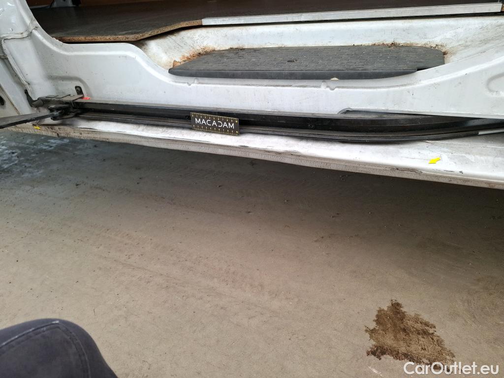  Renault  Trafic  III Fourgon L2H1 3T Confort 2.0 dCi 130CV BVM6 E6d #44