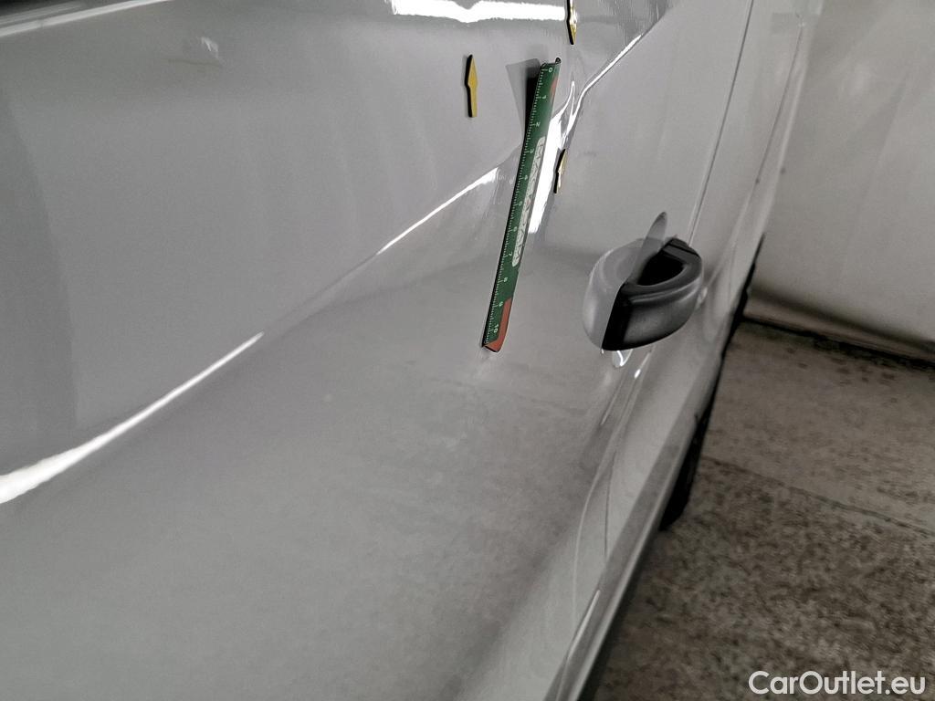  Renault  Trafic  III Fourgon L2H1 3T Grand Confort 2.0 dCi 130CV BVM6 E6d #35