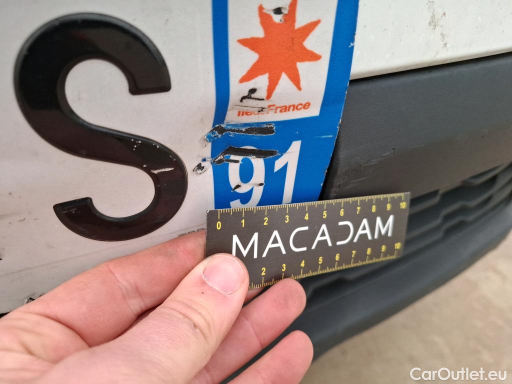  Renault  Trafic  III Fourgon L2H1 3T Confort 2.0 dCi 130CV BVM6 E6d #188