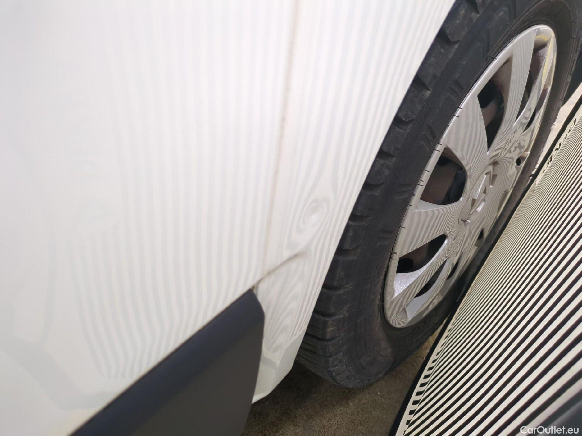  Renault  Trafic RENAULT  VU 4p Fourgon FG GCF L1H1 1000 dCi 95 E6 #40