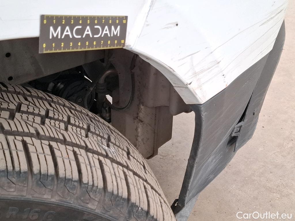  Renault  Trafic  III Fourgon L2H1 3T Confort 2.0 dCi 130CV BVM6 E6d #109