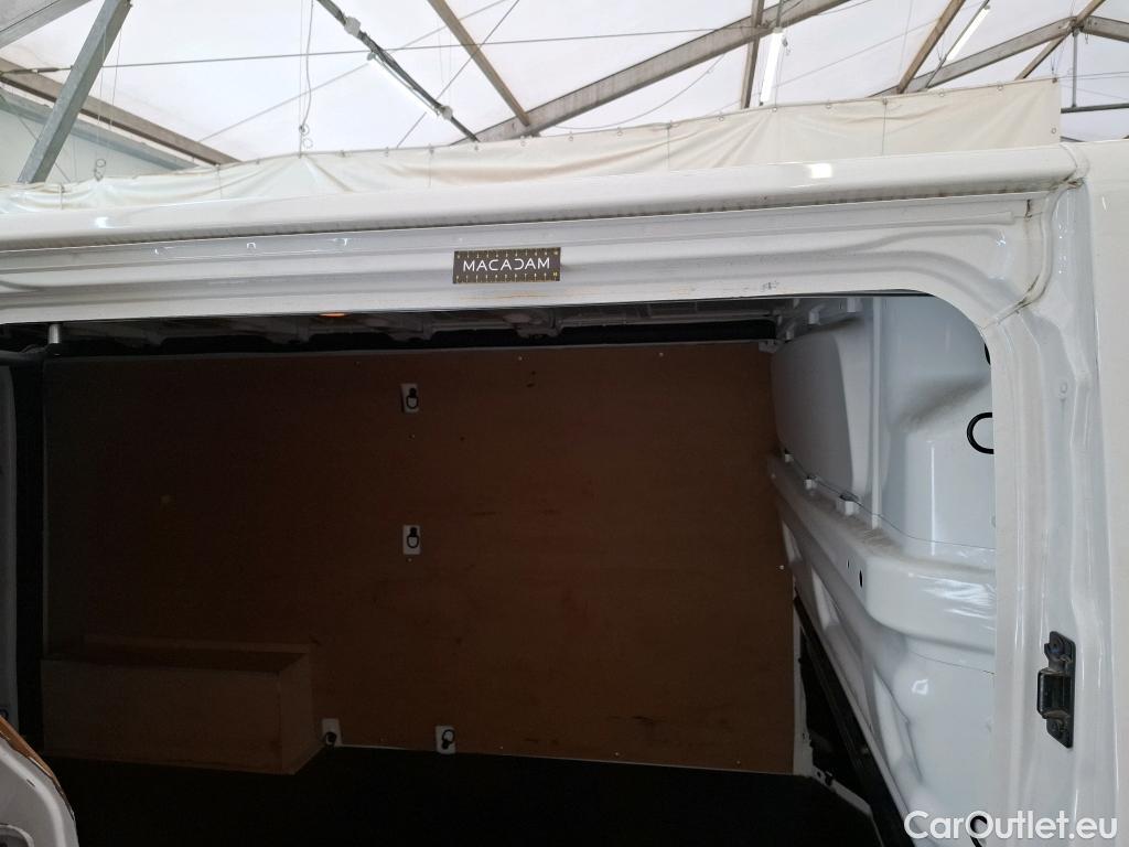  Renault  Trafic  III Fourgon L2H1 3T Confort 2.0 dCi 130CV BVM6 E6d #132