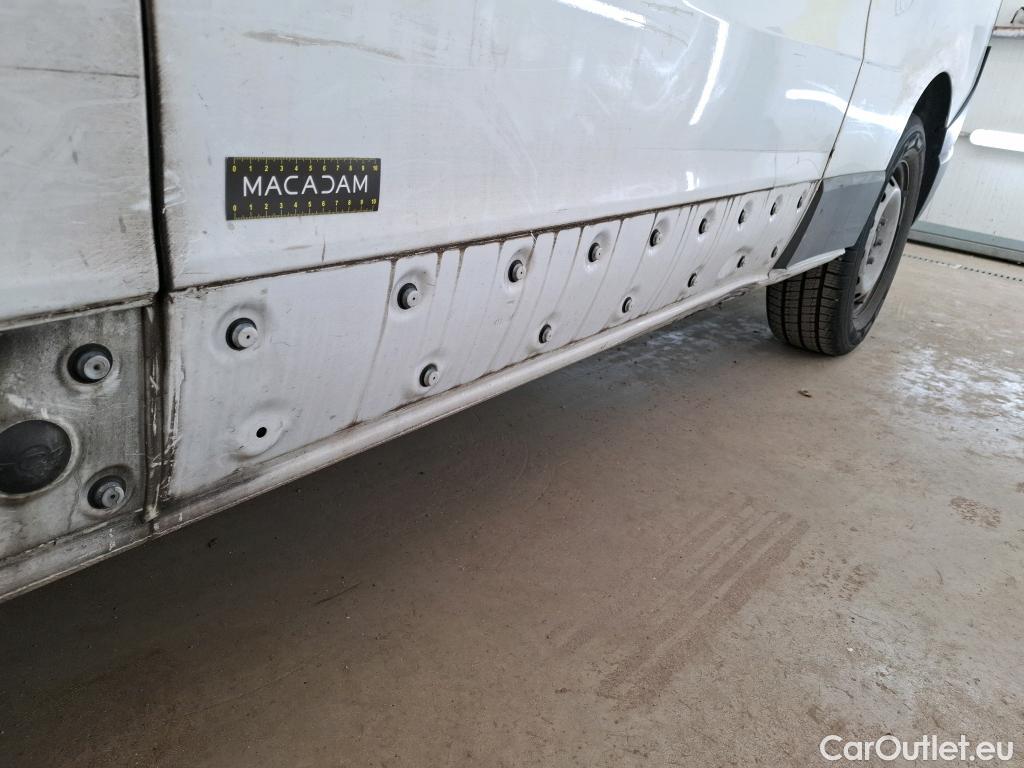  Renault  Trafic  III Fourgon L2H1 3T Confort 2.0 dCi 130CV BVM6 E6d #107