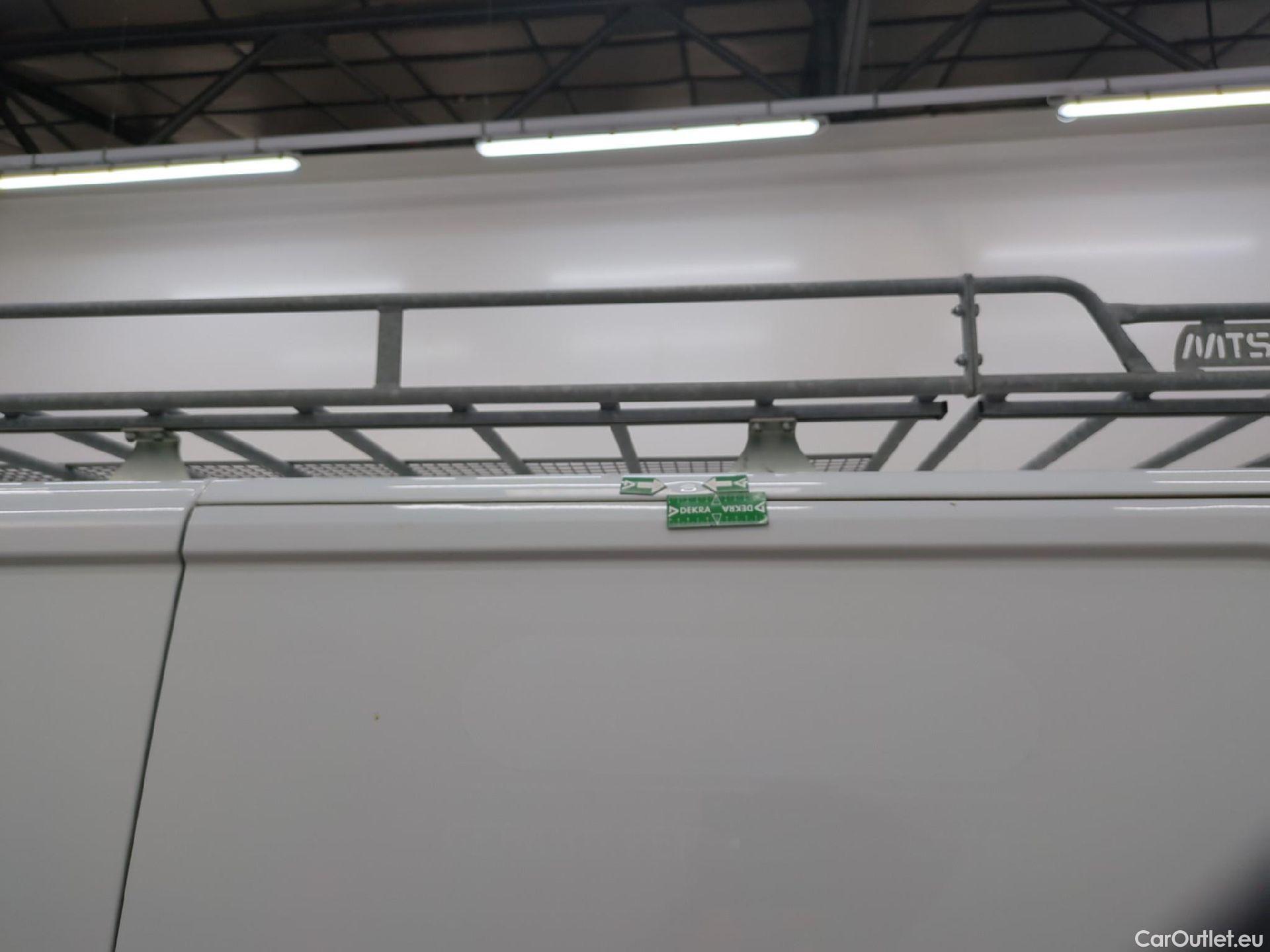  Renault  Trafic RENAULT  VU 4p Fourgon FG GCF L1H1 1000 dCi 95 E6 #63