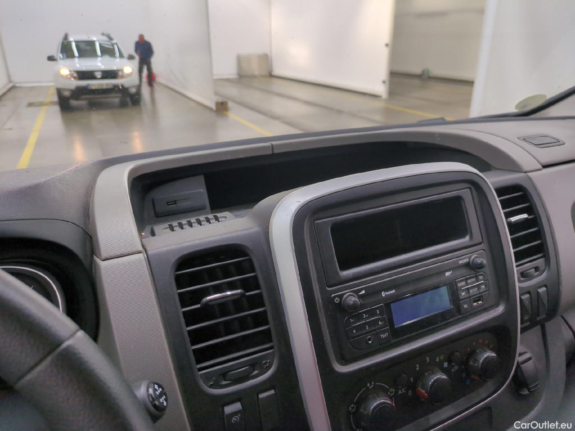  Renault  Trafic RENAULT  VU 4p Fourgon FG GCF L1H1 1000 dCi 95 E6 #74