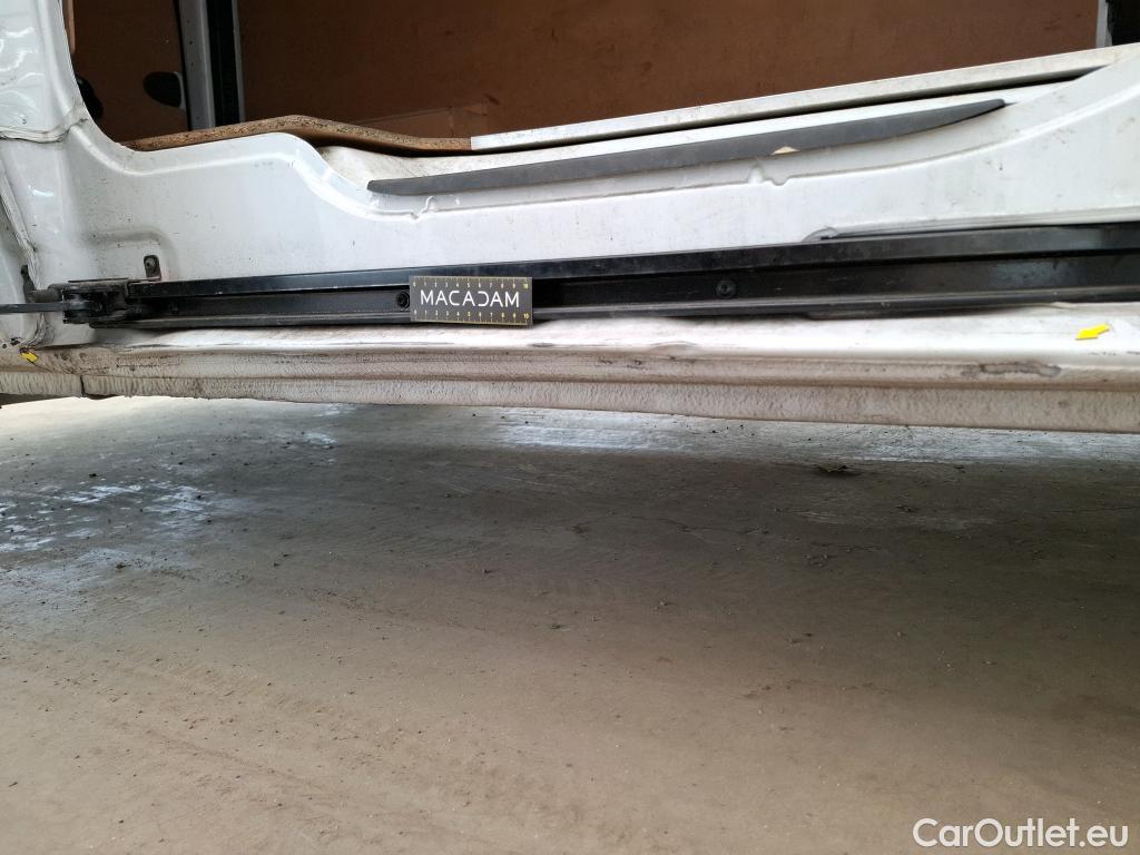  Renault  Trafic  III Fourgon L2H1 3T Confort 2.0 dCi 130CV BVM6 E6d #45