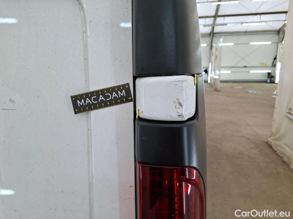  Renault  Trafic  III Fourgon L2H1 3T Confort 2.0 dCi 130CV BVM6 E6d #183