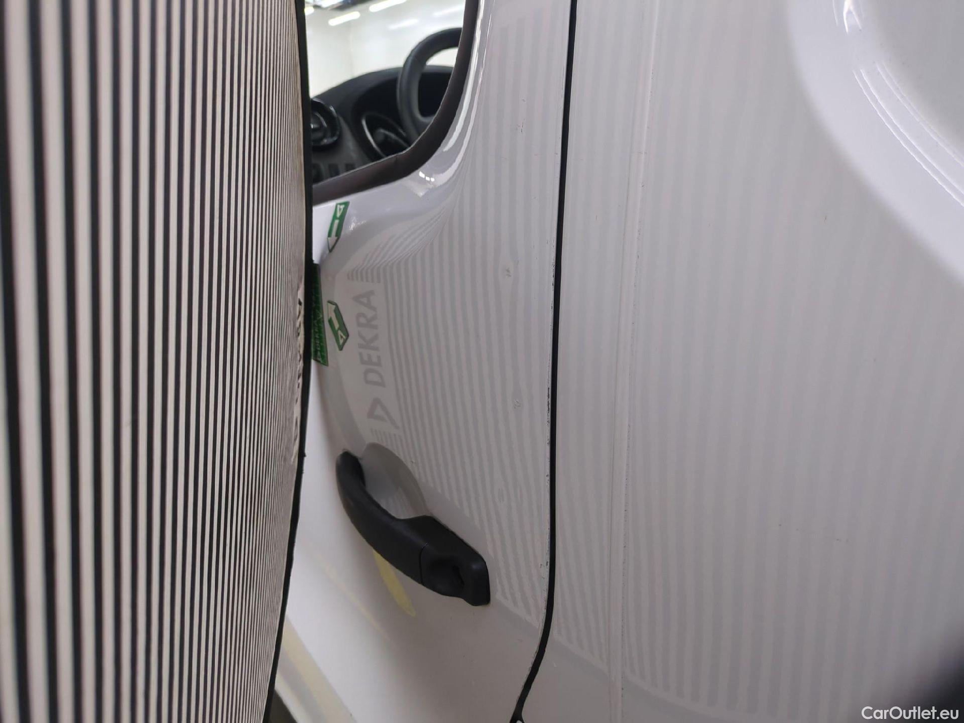  Renault  Trafic RENAULT  VU 4p Fourgon FG GCF L1H1 1000 dCi 95 E6 #13