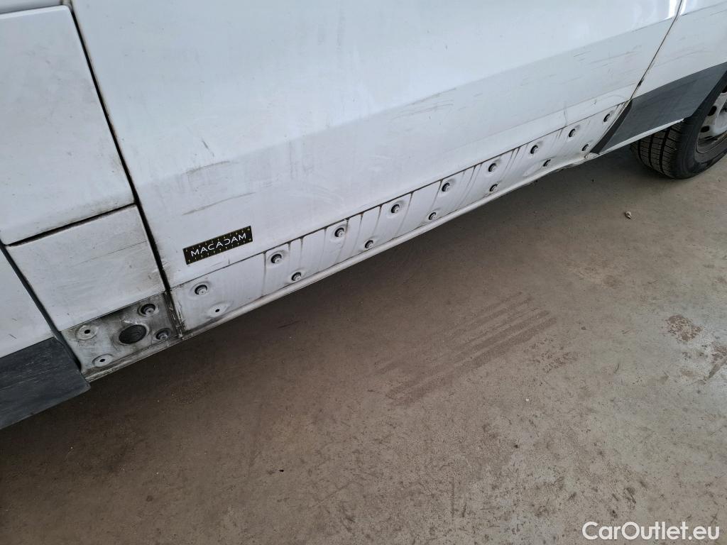  Renault  Trafic  III Fourgon L2H1 3T Confort 2.0 dCi 130CV BVM6 E6d #106