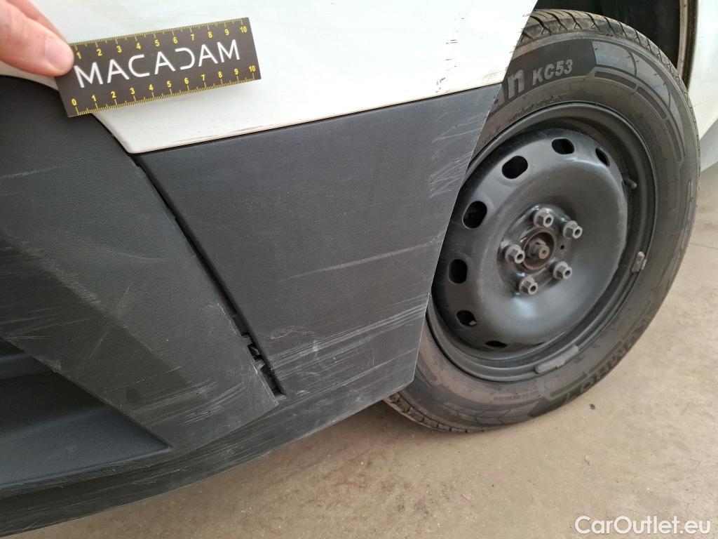  Renault  Trafic  III Fourgon L2H1 3T Confort 2.0 dCi 130CV BVM6 E6d #140