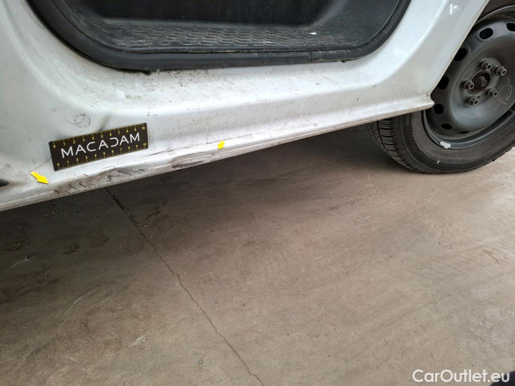  Renault  Trafic  III Fourgon L2H1 3T Confort 2.0 dCi 130CV BVM6 E6d #82