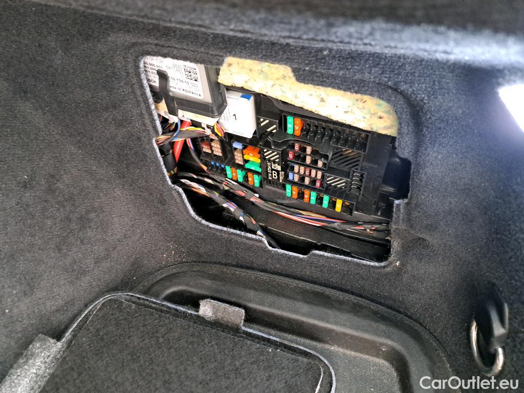  Bmw  Serie 3 BMW Série 3 Touring / 2022 / 5P / Break 318d 150ch Business Design BVA8 #18