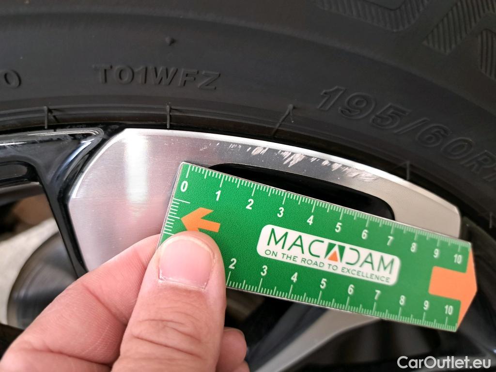  Opel  Crossland  X Business Elegance 1.2 Turbo 110CV BVM6 E6d #18