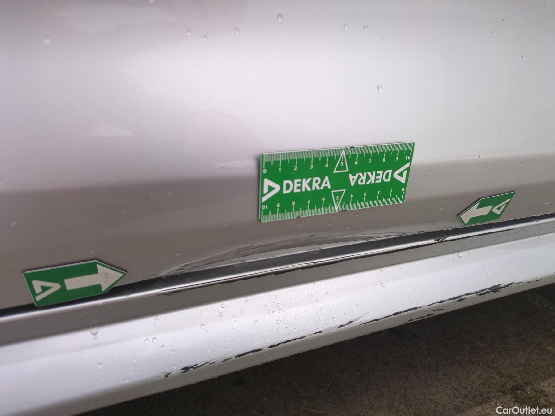  Toyota  Corolla TOYOTA  Touring Sports / 2018 / 5P / Break Hybride 122h Dynamic Business Stage Acad #40