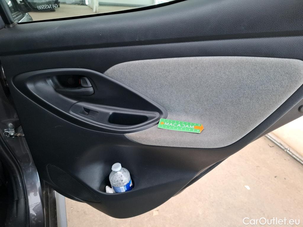  Toyota  Yaris TOYOTA  Hybride / 2019 / 5P / Berline Hybride 116h Iconic #36