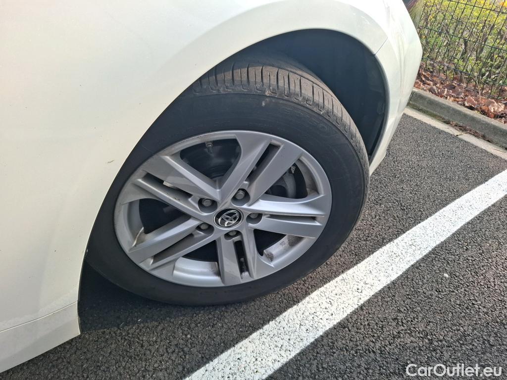  Toyota  Corolla TOYOTA  / 2018 / 5P / Berline Hybride 122h Dynamic Business #17