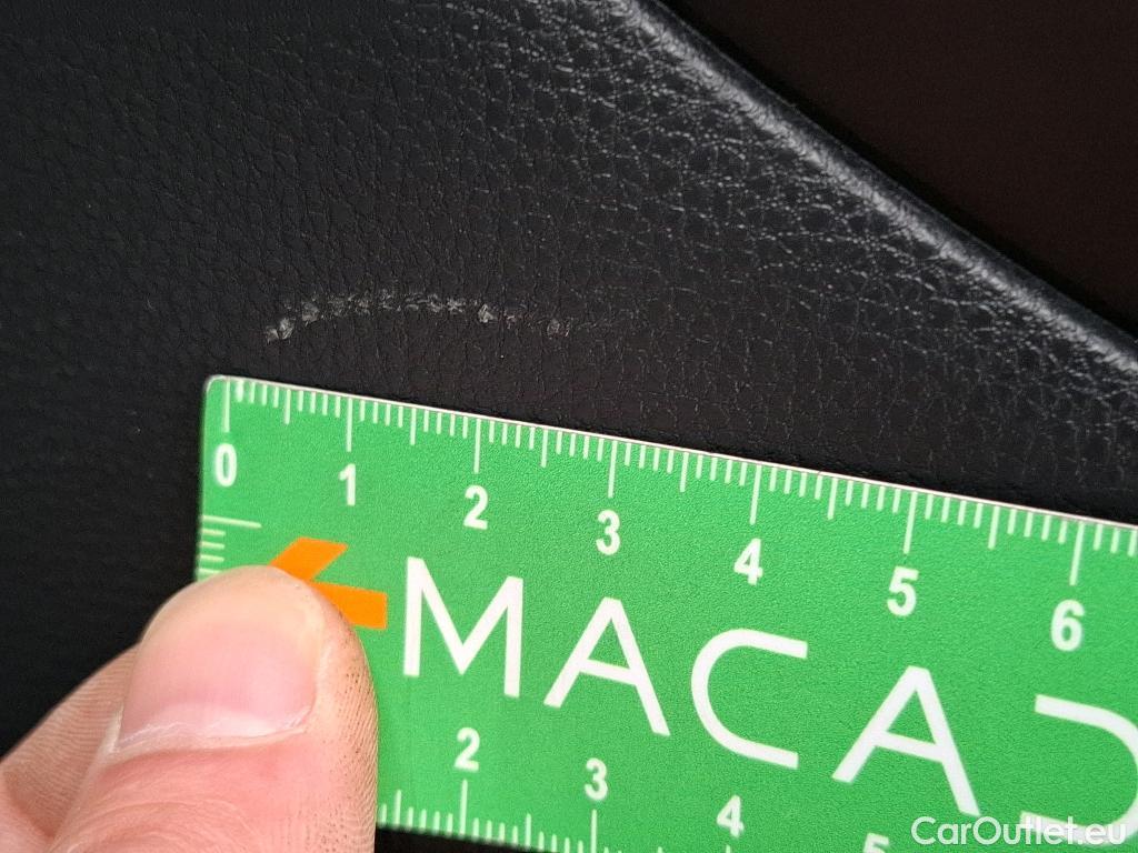  Toyota  Yaris TOYOTA  Hybride / 2019 / 5P / Berline Hybride 116h Iconic #37