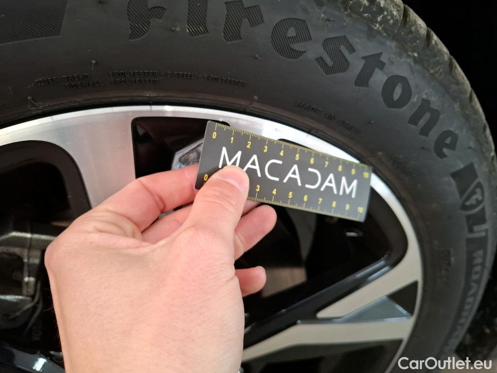  Toyota  Yaris TOYOTA  Hybride / 2019 / 5P / Berline Hybride 116h Design #35