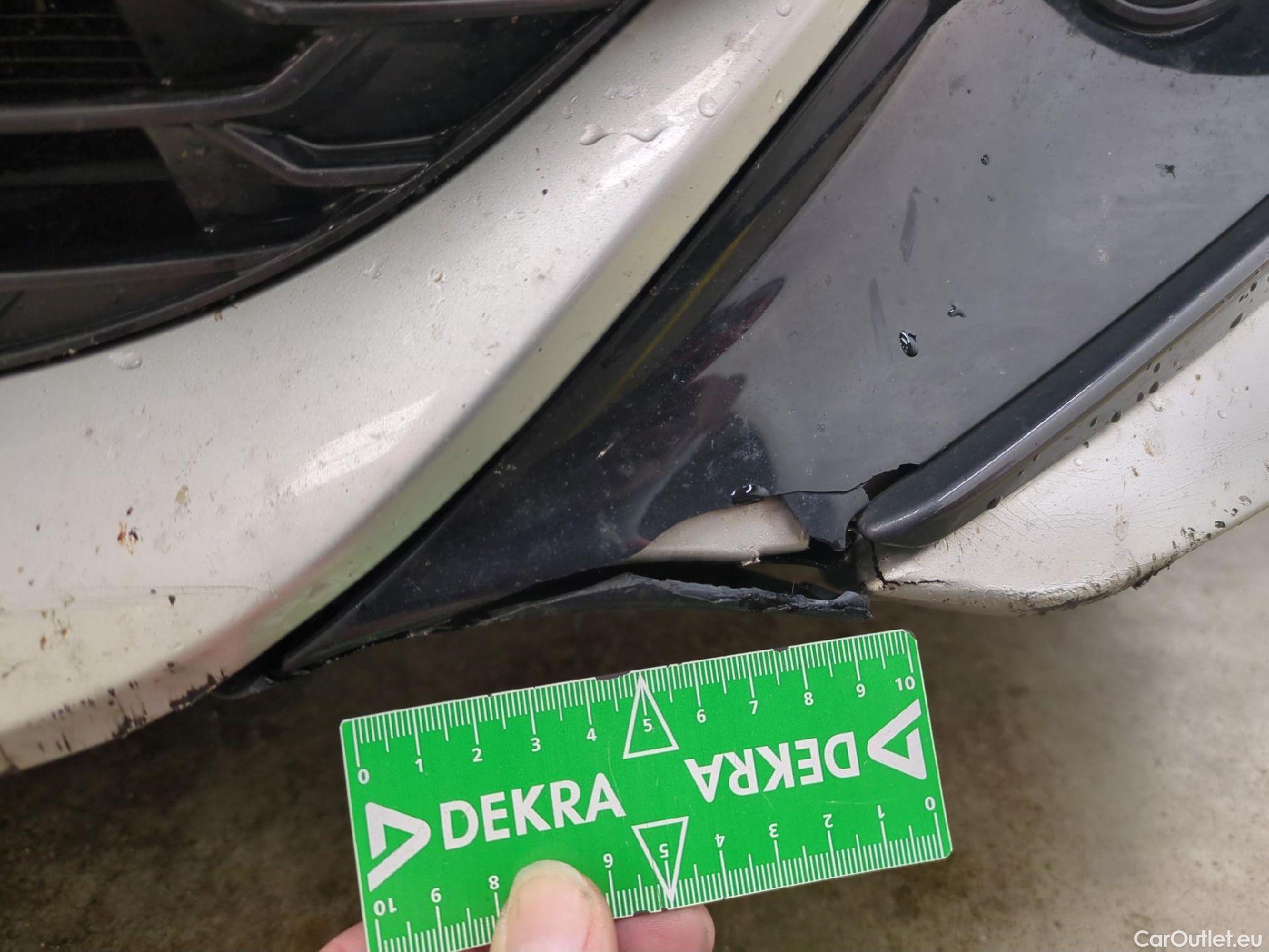  Toyota  Corolla TOYOTA  Touring Sports / 2018 / 5P / Break Hybride 122h Dynamic Business Stage Acad #26