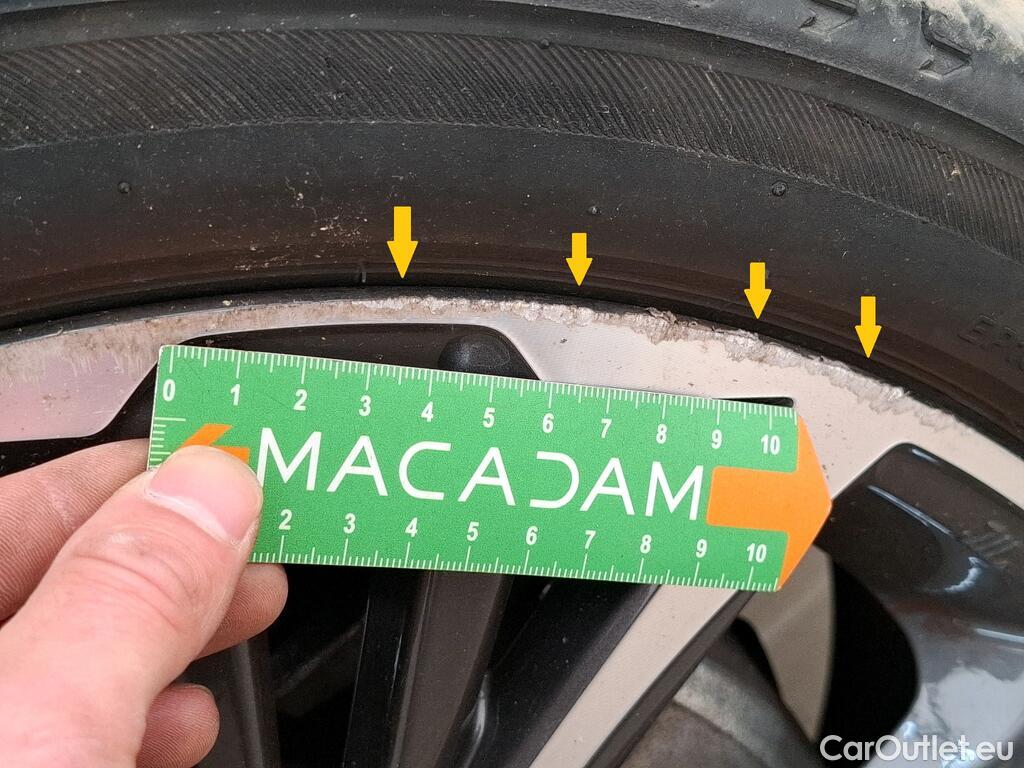  Toyota  Yaris TOYOTA  Hybride / 2019 / 5P / Berline Hybride 116h Iconic #2