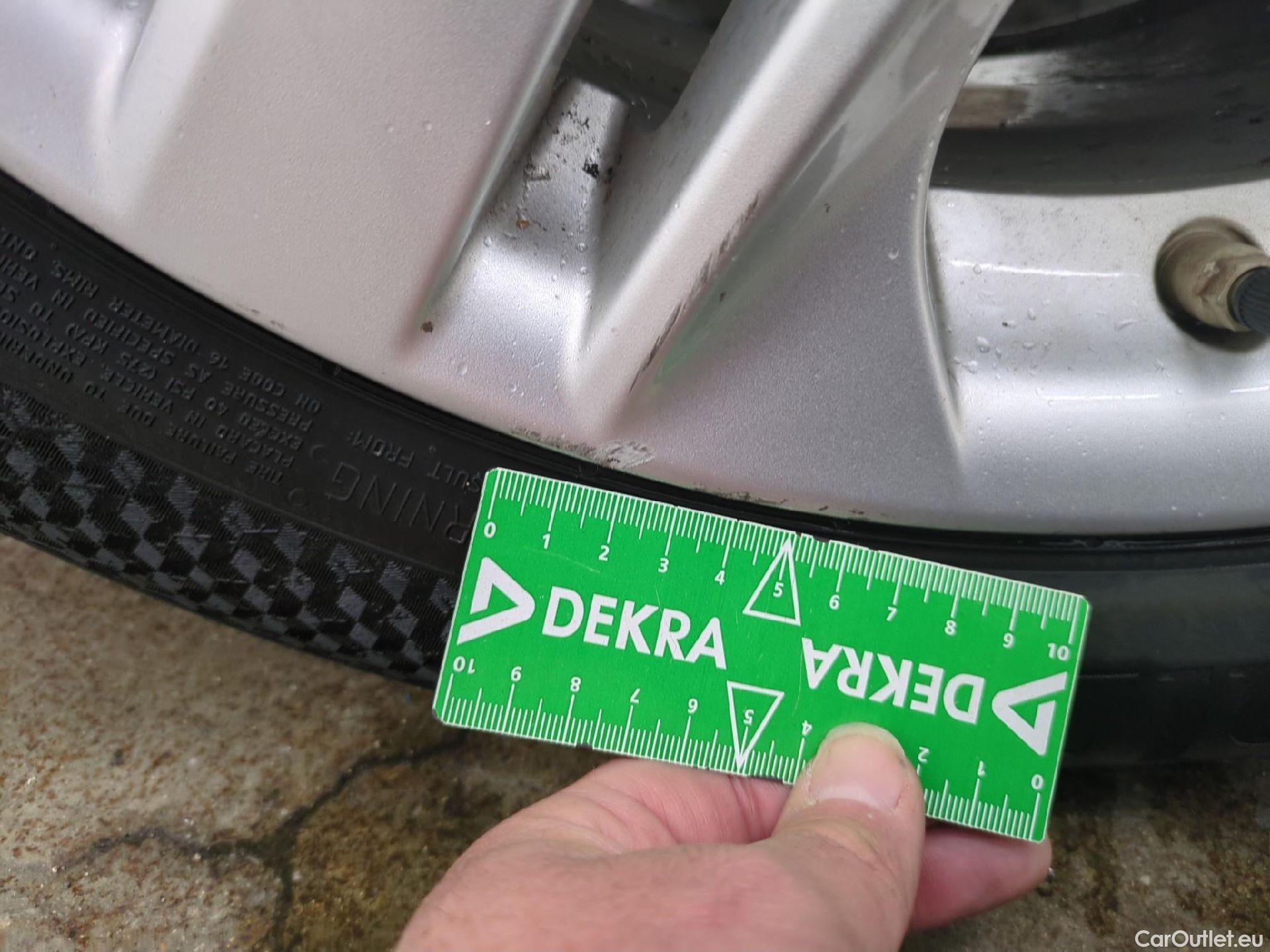  Toyota  Corolla TOYOTA  Touring Sports / 2018 / 5P / Break Hybride 122h Dynamic Business Stage Acad #11