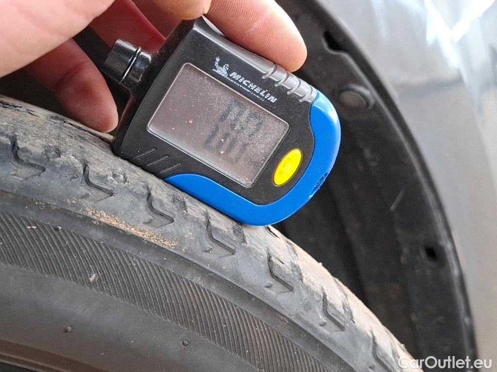  Toyota  Yaris TOYOTA  Hybride / 2019 / 5P / Berline Hybride 116h Iconic #20