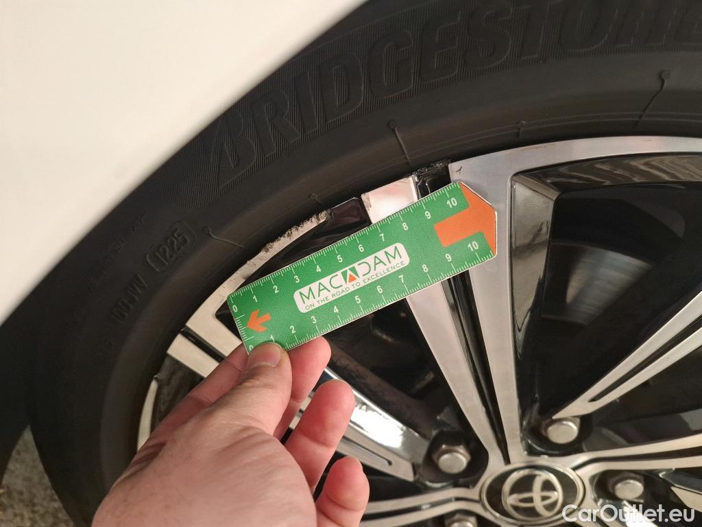  Toyota  Corolla TOYOTA  / 2018 / 5P / Berline Hybride 184h Design #18