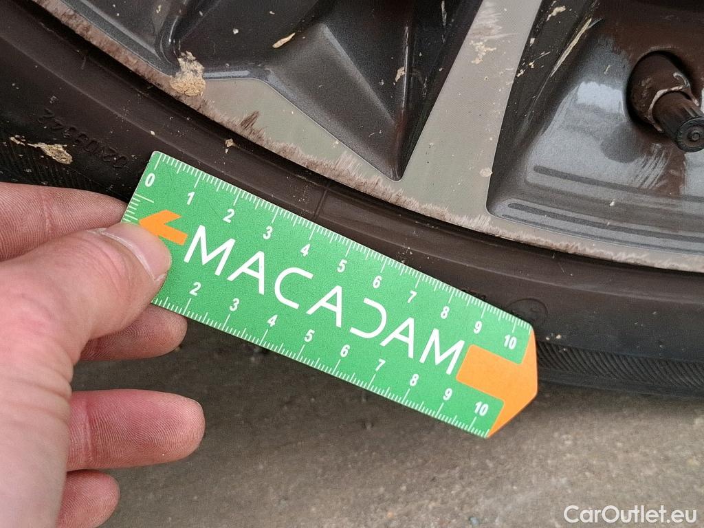  Toyota  Yaris TOYOTA  Hybride / 2019 / 5P / Berline Hybride 116h Iconic #8