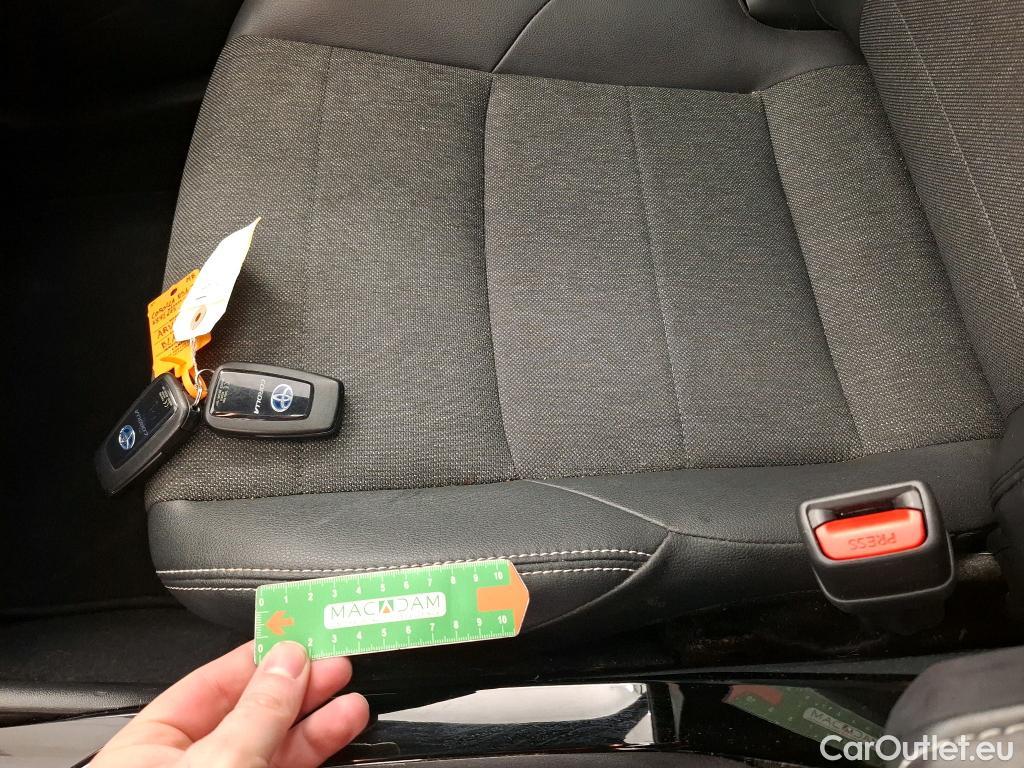  Toyota  Corolla TOYOTA  / 2018 / 5P / Berline Hybride 184h Design #28