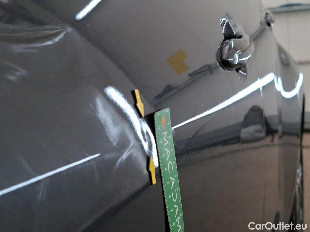  Toyota  Yaris TOYOTA  Hybride / 2019 / 5P / Berline Hybride 116h Iconic #40