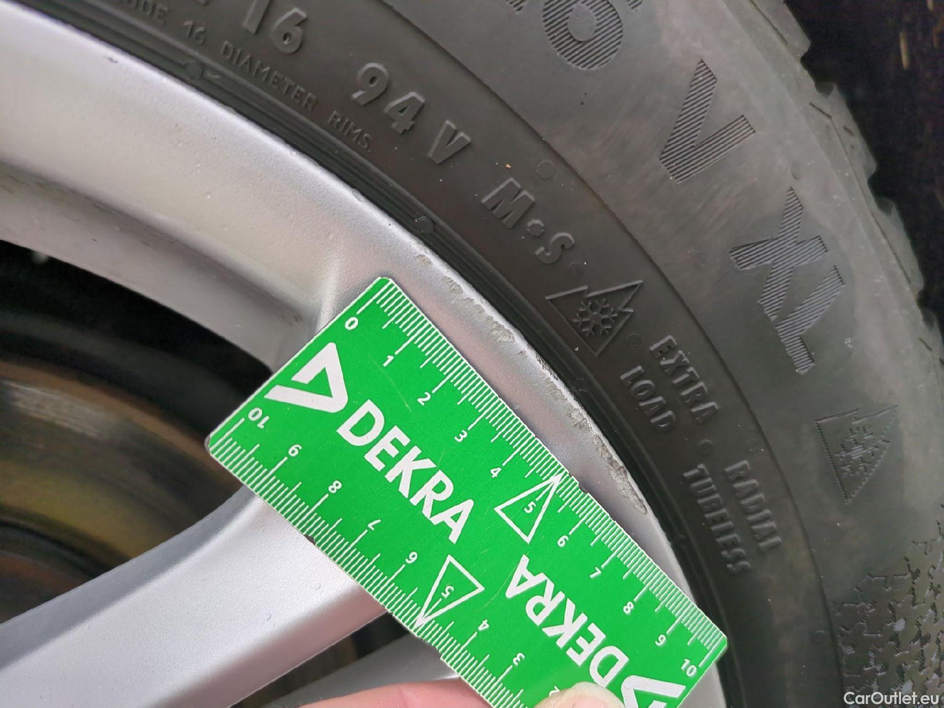  Toyota  Corolla TOYOTA  Touring Sports / 2018 / 5P / Break Hybride 122h Dynamic Business Stage Acad #12