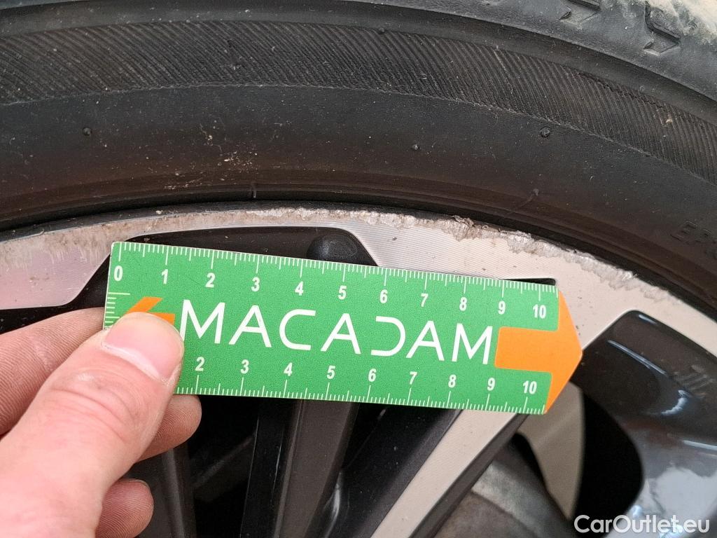  Toyota  Yaris TOYOTA  Hybride / 2019 / 5P / Berline Hybride 116h Iconic #4