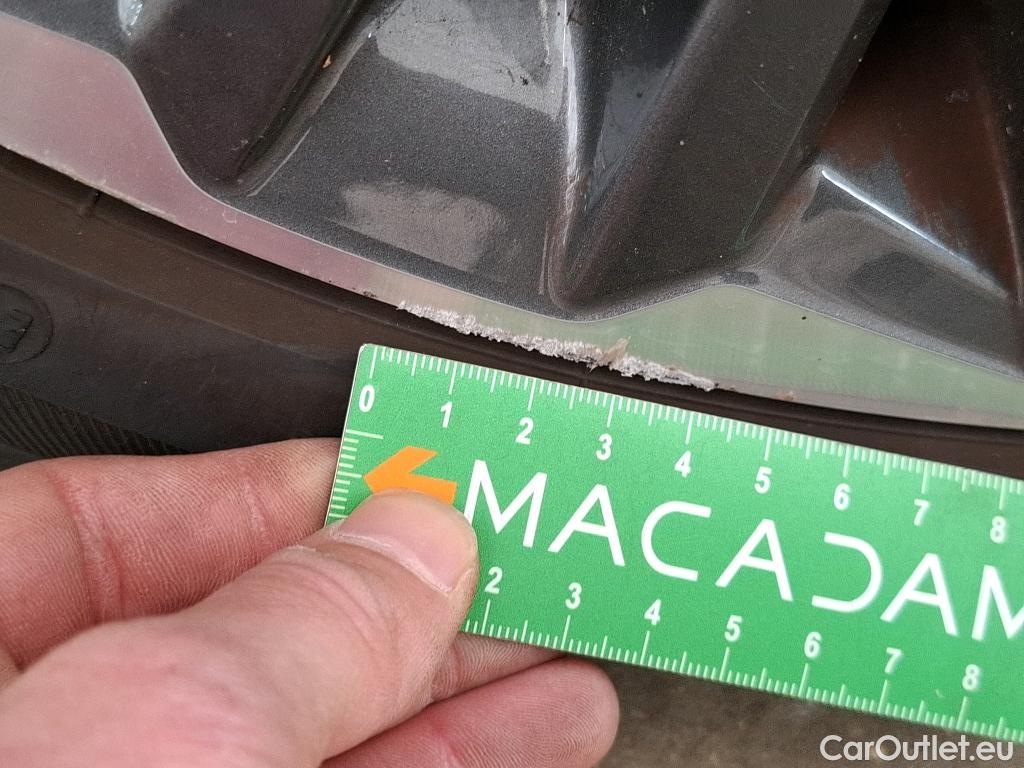  Toyota  Yaris TOYOTA  Hybride / 2019 / 5P / Berline Hybride 116h Iconic #32