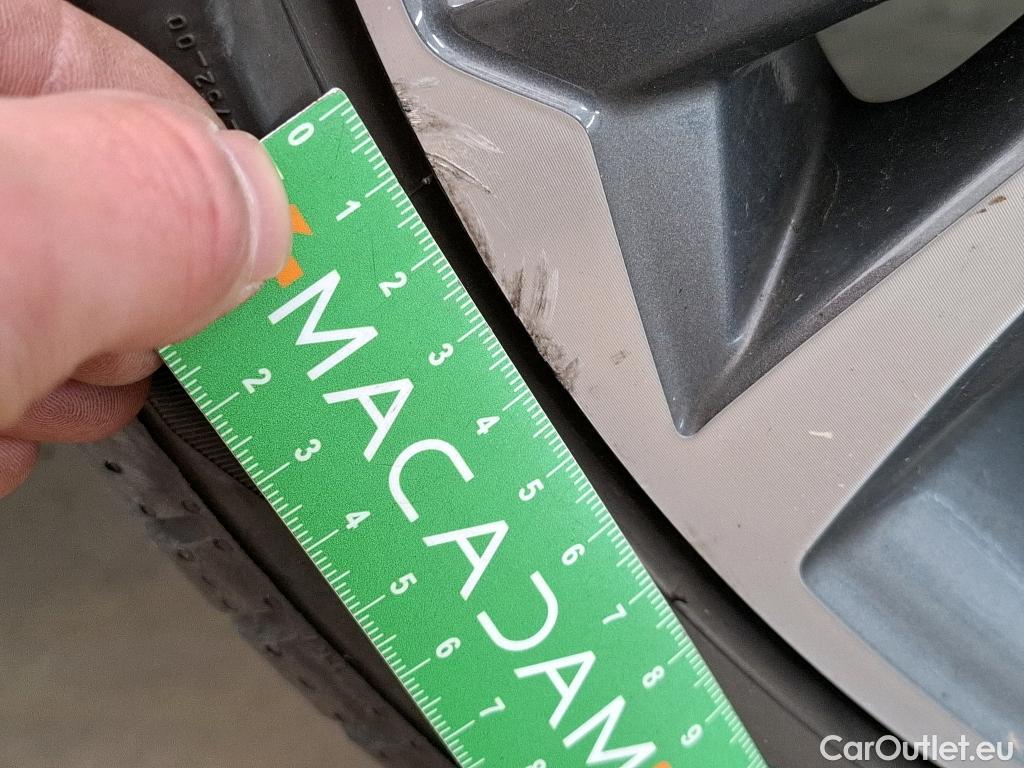  Toyota  Yaris TOYOTA  Hybride / 2019 / 5P / Berline Hybride 116h Iconic #27