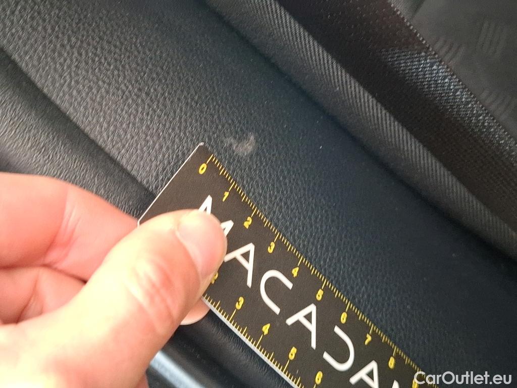  Toyota  Yaris TOYOTA  Hybride / 2019 / 5P / Berline Hybride 116h Design #42