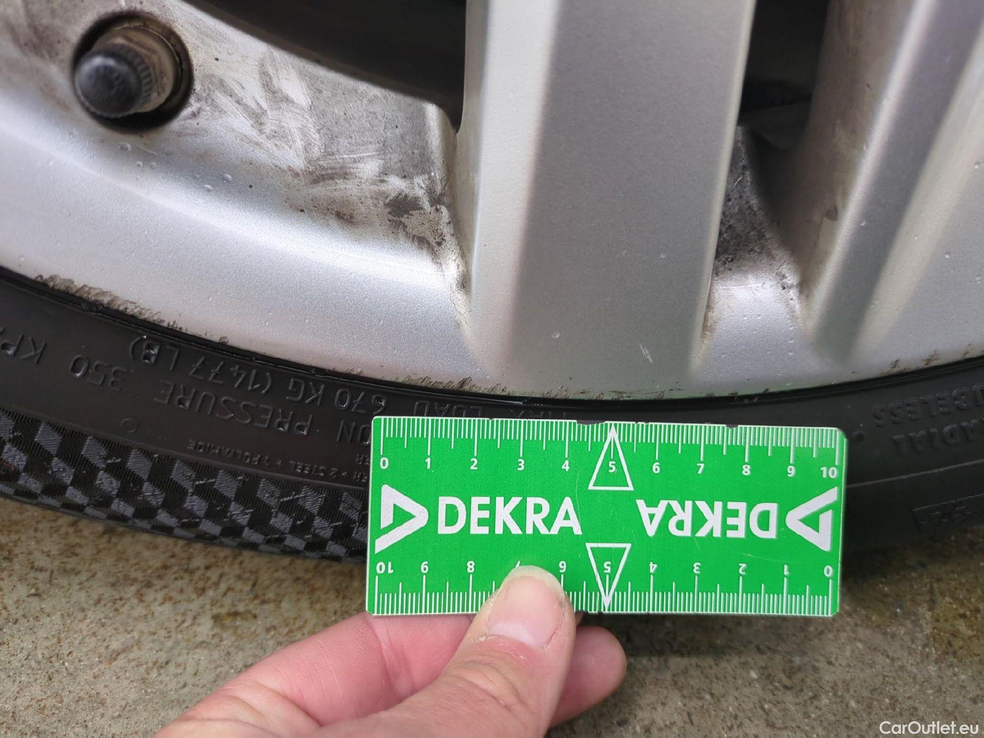  Toyota  Corolla TOYOTA  Touring Sports / 2018 / 5P / Break Hybride 122h Dynamic Business Stage Acad #18