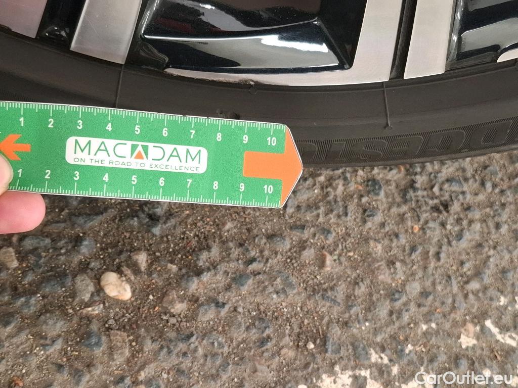  Toyota  Corolla TOYOTA  / 2018 / 5P / Berline Hybride 184h Design #19