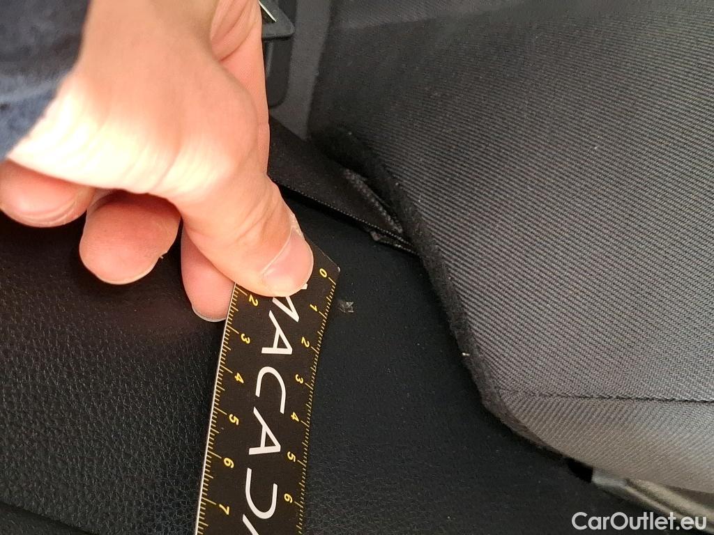  Toyota  Yaris TOYOTA  Hybride / 2019 / 5P / Berline Hybride 116h Design #41