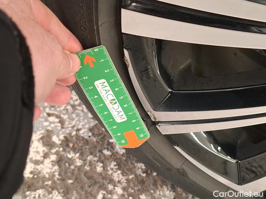  Toyota  Corolla TOYOTA  / 2018 / 5P / Berline Hybride 184h Design #33