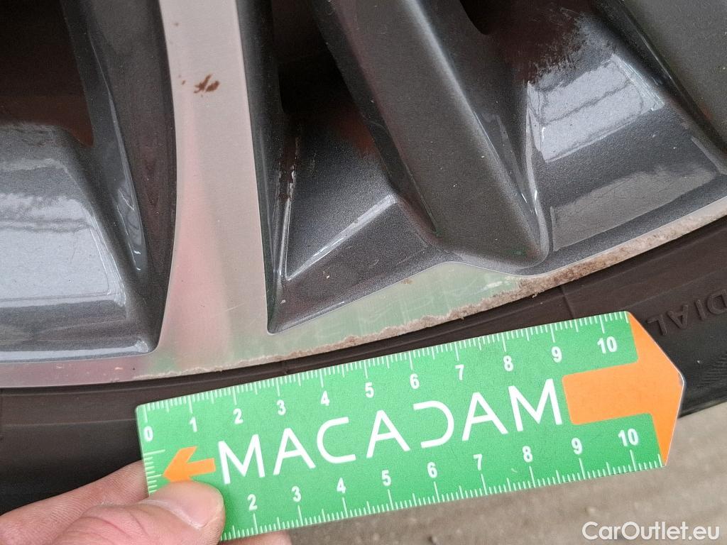  Toyota  Yaris TOYOTA  Hybride / 2019 / 5P / Berline Hybride 116h Iconic #33