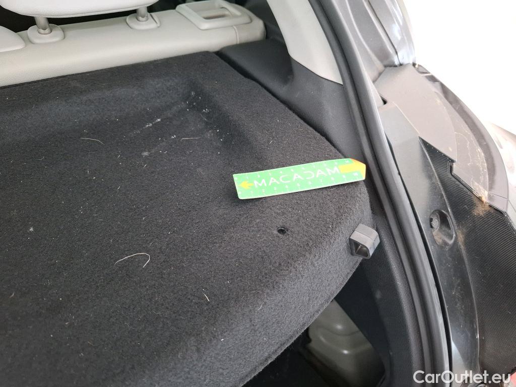  Toyota  Yaris TOYOTA  Hybride / 2019 / 5P / Berline Hybride 116h Iconic #49